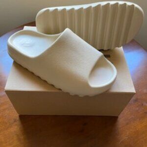 Adidas Yeezy Slides - Unisex
